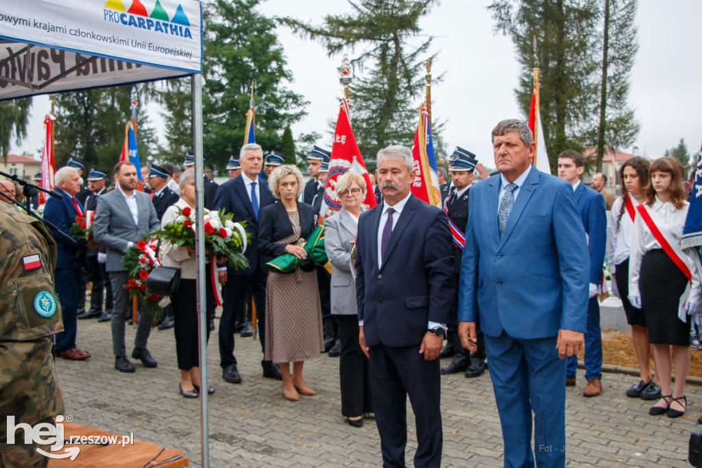  Hołd dla poległych lotników w Pawłosiowie