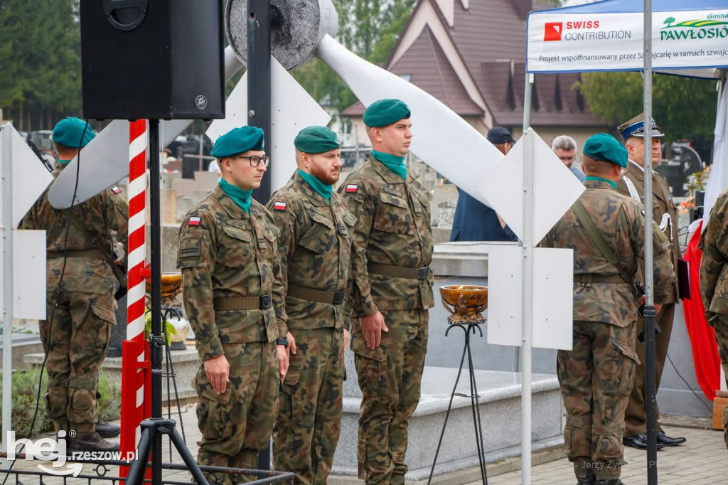  Hołd dla poległych lotników w Pawłosiowie