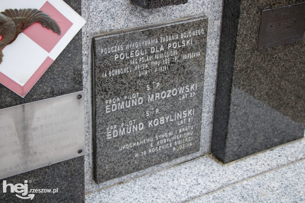  Hołd dla poległych lotników w Pawłosiowie