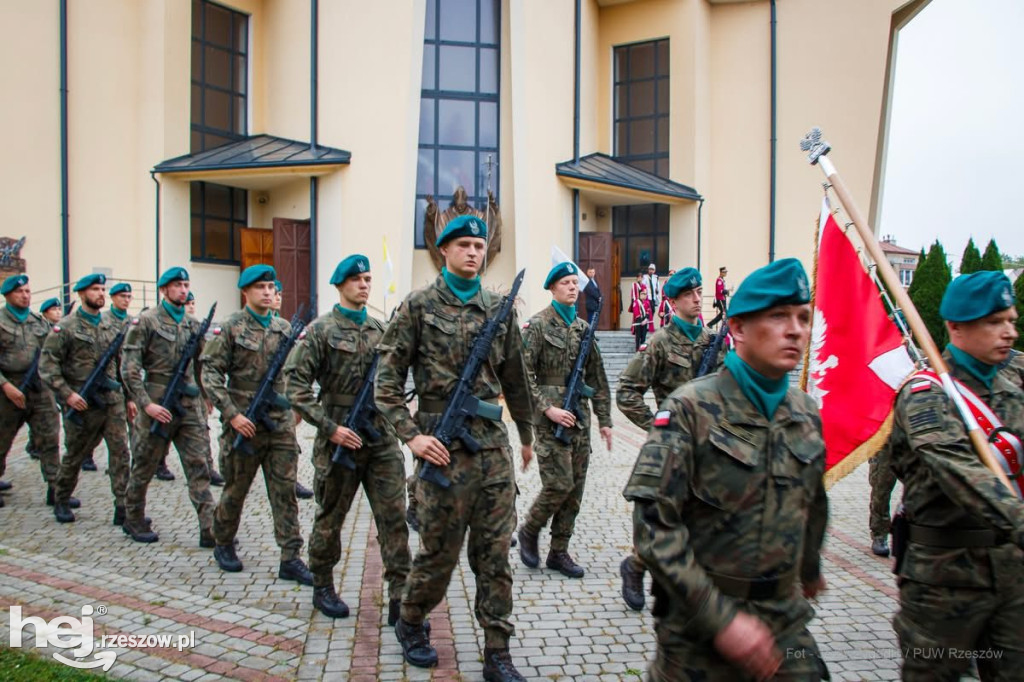  Hołd dla poległych lotników w Pawłosiowie