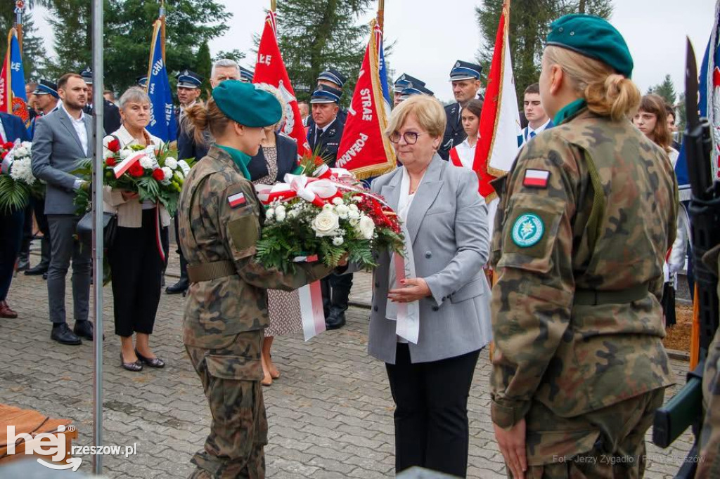  Hołd dla poległych lotników w Pawłosiowie
