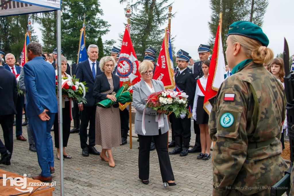  Hołd dla poległych lotników w Pawłosiowie