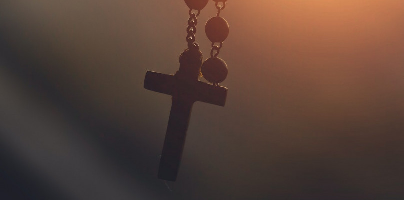 Jak poprawnie odmawiać różaniec?