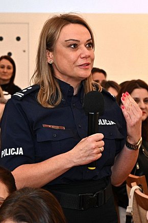 Konferencja prozdrowotna dla policjantek i pracownic cywilnych podkarpackiego garnizonu-412