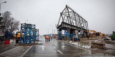 Rudnej Małej trwa nasuwanie konstrukcji wiaduktu kolejowego [FOTO]-11506