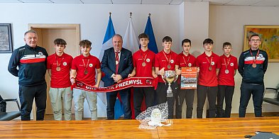 Młodzi futsaliści z medalami mistrzostw Polski-16819