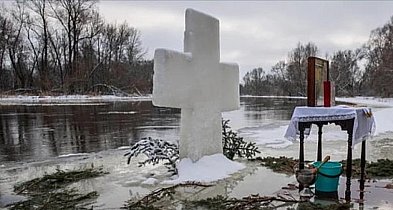 Kościół prawosławny obchodzi święto Chrztu Pańskiego: Duchowni święcą wodę-23281