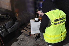 Na granicy: Nielegalne papierosy, alkohol i części ze skradzionych aut-23460