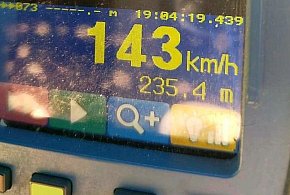 Pędził mustangiem 143 km/h w terenie zabudowanym. Surowe konsekwencje-23466