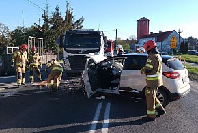 Zderzyła się z ciężarówką. 59-latka w szpitalu-25544