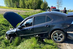Rozbity saab. Kierowca pod wpływem narkotyków?-25564