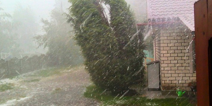 IMGW: burze z porywami wiatru do 90 km/h na południu kraju, wydano alert RCB