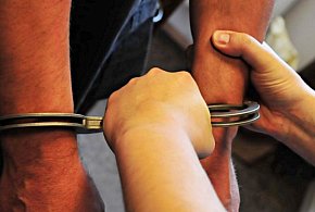 Podszył się pod policjanta, wyłudził fortunę – finał w areszcie-25745