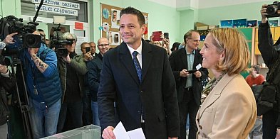 W drugiej turze wyborów Trzaskowski i Nawrocki-25921