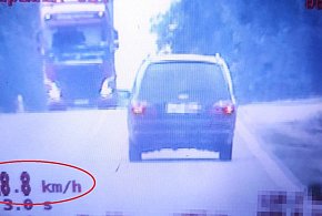 Pędzili przez teren zabudowany – surowe kary dla kierowców-26391