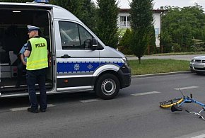 Rowerzystka wjechała w samochód. Trafiła do szpitala-26716