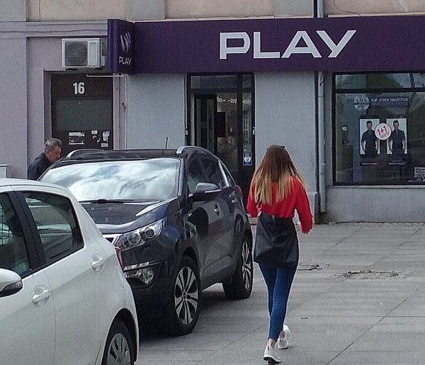 Play na celowniku UOKiK. Chodzi o pieniądze ściągane z kont klientów-26855