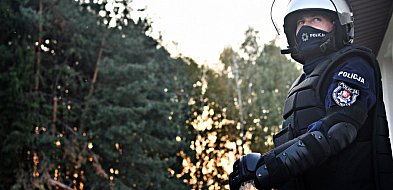 Policjanci eskortowali rodzącą kobietę do szpitala w Rzeszowie-26988