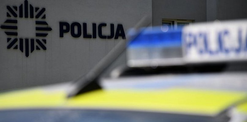 Pijany kierowca zaczął pchać samochód na widok policji - 27017