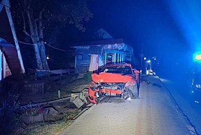 Brawura za kierownicą zakończona zderzeniem z latarnią -27030