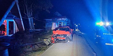 Brawura za kierownicą zakończona zderzeniem z latarnią -27030