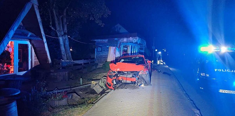 Brawura za kierownicą zakończona zderzeniem z latarnią  - 27030