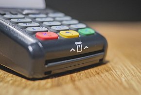 Zakaz sprzedaży i większy nadzór. Tych produktów nie kupią już nieletni-27073