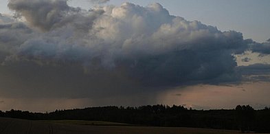 IMGW ostrzega przed deszczem, silnym wiatrem i wzrostem stanów wody-27185