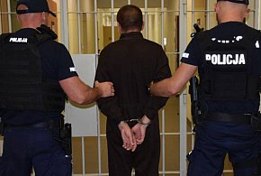 Zakrwawiony mężczyzna przy dworcu. Zarzuty dla 35-latka-27696