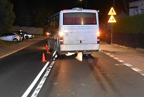 Wszedł wprost pod autobus. 61-latek nie przeżył!-28674