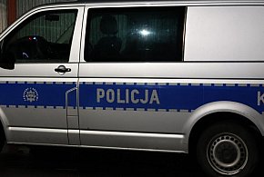 Nietrzeźwy kierowca zawrócił na widok radiowozu. W samochodzie wiózł dziecko-29711