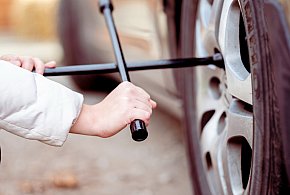 Z pozoru drobiazg, a może skończyć się tragedią. Urząd ostrzega kierowców-29895