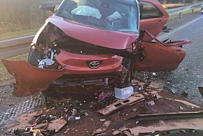 Czołowe zderzenie osobówek. Trzy osoby ranne-30125