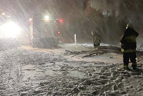 Zima w Bieszczadach: trudne warunki i apel strażaków-30200