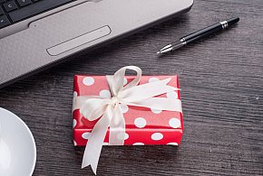 Świąteczna paczka może stać się problemem. Skarbówka patrzy z ukrycia-30335