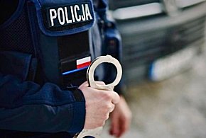 Poszukiwany 32-latek schował się na strychu. Miał narkotyki-30642