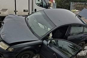 Czołowe zderzenie. Dwie osoby trafiły do szpitala