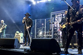 Muzyczny Dzień Kobiet w Przemyślu. Setki mieszkanek na koncercie zespołu Perfect