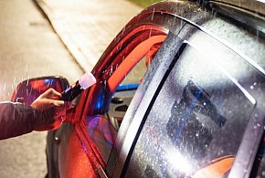 Pijany prowadził jeepa. Nie miał też uprawnień