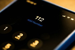 Kilkaset razy blokował numer alarmowy. 52-latek ujęty