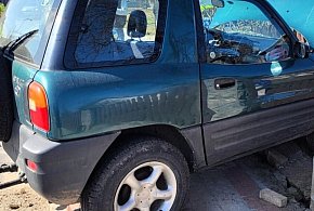 Pijany uderzył w ogrodzenie. Miał 2,5 promila!