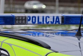 Pijany 51-latek wyjechał w zaparkowany samochód