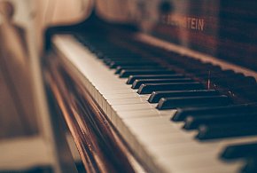 Koncert fortepianowy „About Chopin...”. Maciej Tubis w WDK