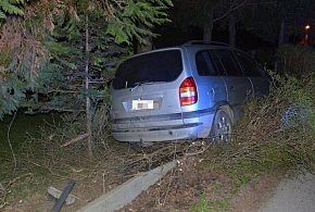 Pijany 16-latek wjechał w ogrodzenie