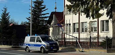22-latek uciekał przed policją. Uderzył w znak-29990