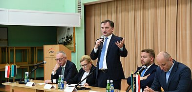 Ziobro zapowiedział, że nie złoży mandatu poselskiego i będzie walczył z rządem-31360