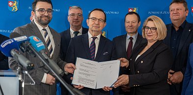 Jednym biletem do Rzeszowa. Samorządy łączą siły w sprawie transportu