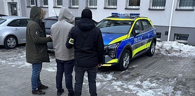 Oszukiwali „na policjanta”. Trzy osoby zatrzymane