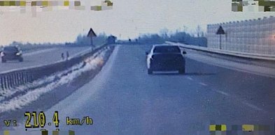Pędzili 210 km/h! Wysokie mandaty dla dwóch kierowców