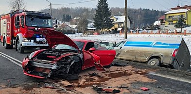 Uderzył w porsche. Jedna osoba ranna